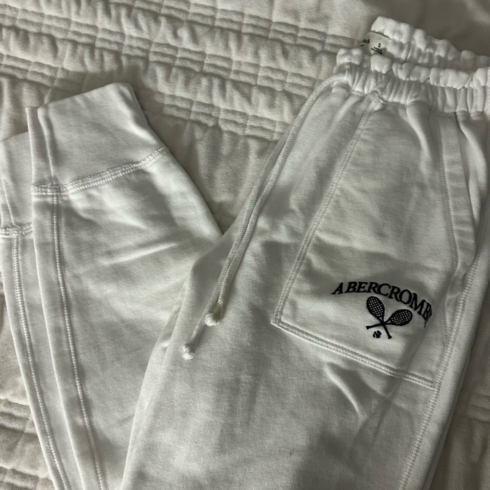 ABERCROMBIE AND FITCH